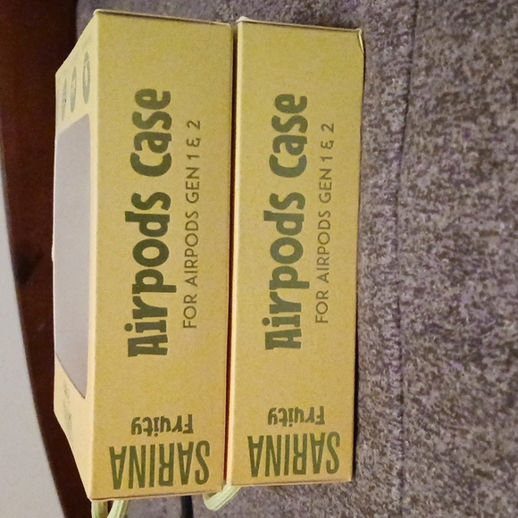 AIRPODS CASE 🍋 WITH CLIP FOR GEN. 1 & 2 NEW IN BOX.SELLING AS PAIR!! - Picture 3 of 3
